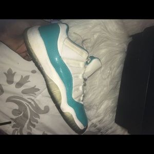 Air Jordan 11 Low Aqua